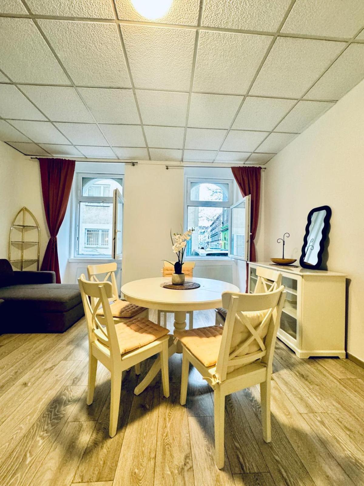 Amazing 2Br Apartment Near Praterstern Wien Exteriör bild