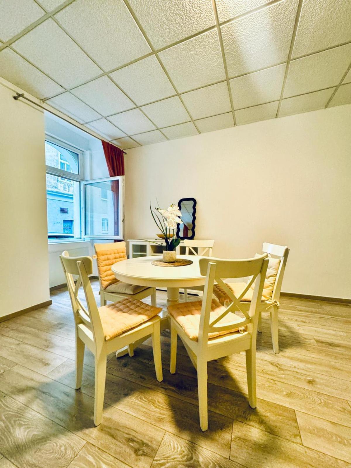 Amazing 2Br Apartment Near Praterstern Wien Exteriör bild