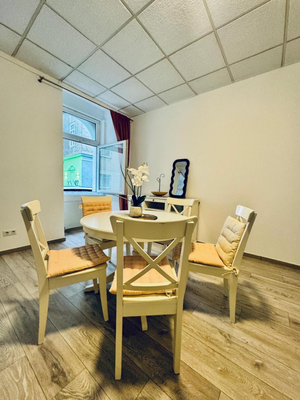 Amazing 2Br Apartment Near Praterstern Wien Exteriör bild