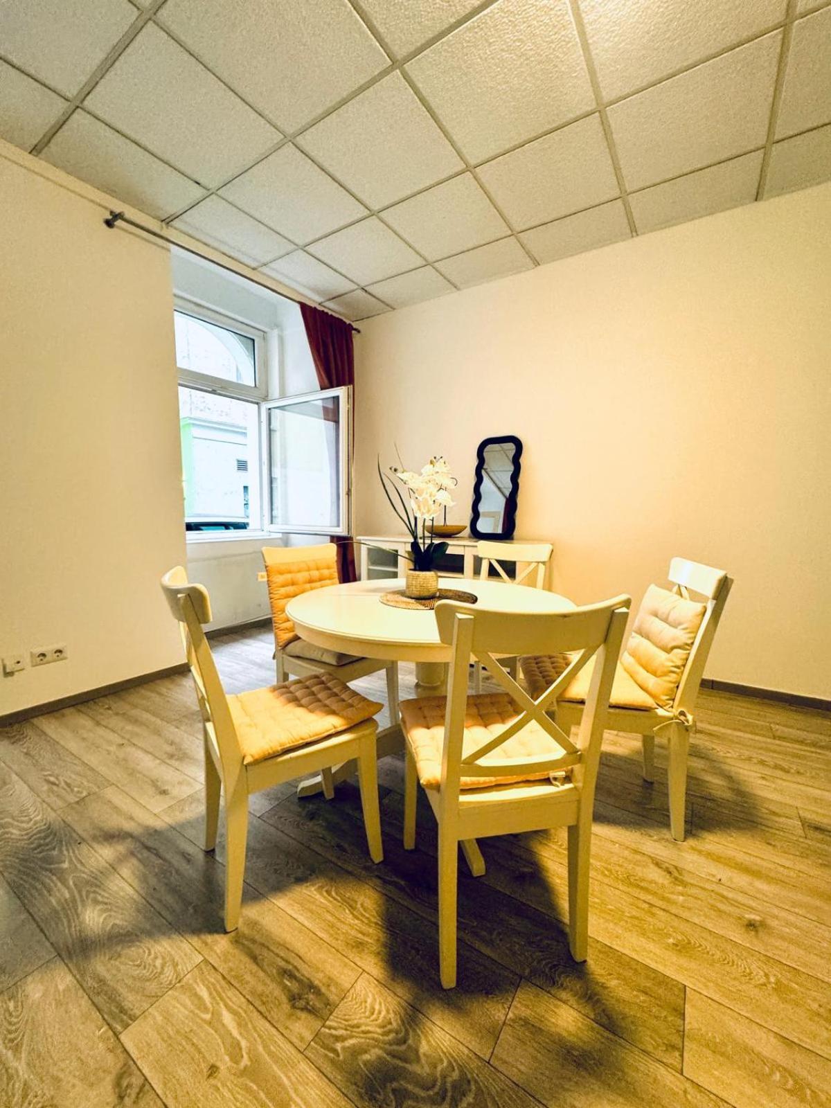 Amazing 2Br Apartment Near Praterstern Wien Exteriör bild