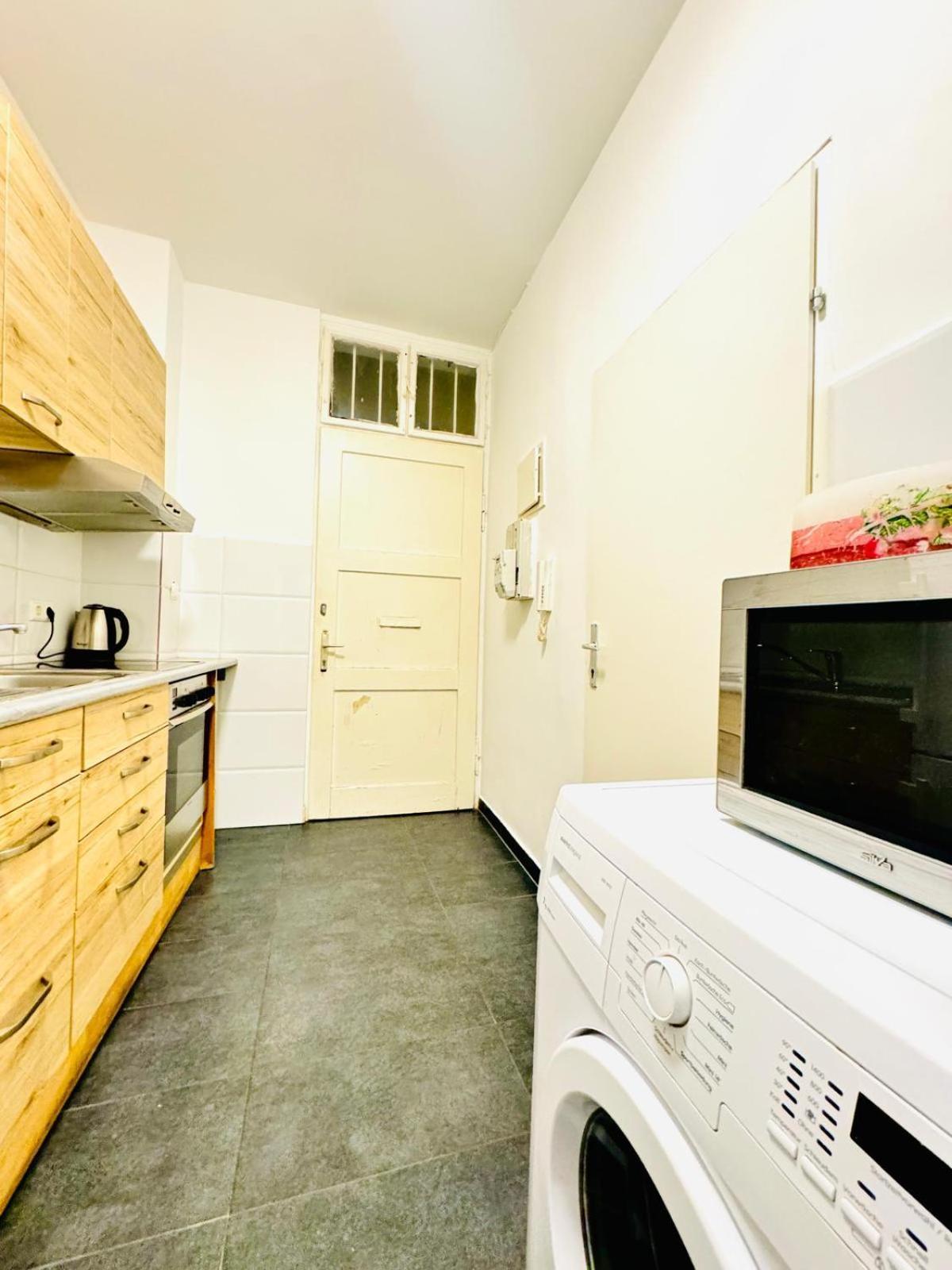 Amazing 2Br Apartment Near Praterstern Wien Exteriör bild