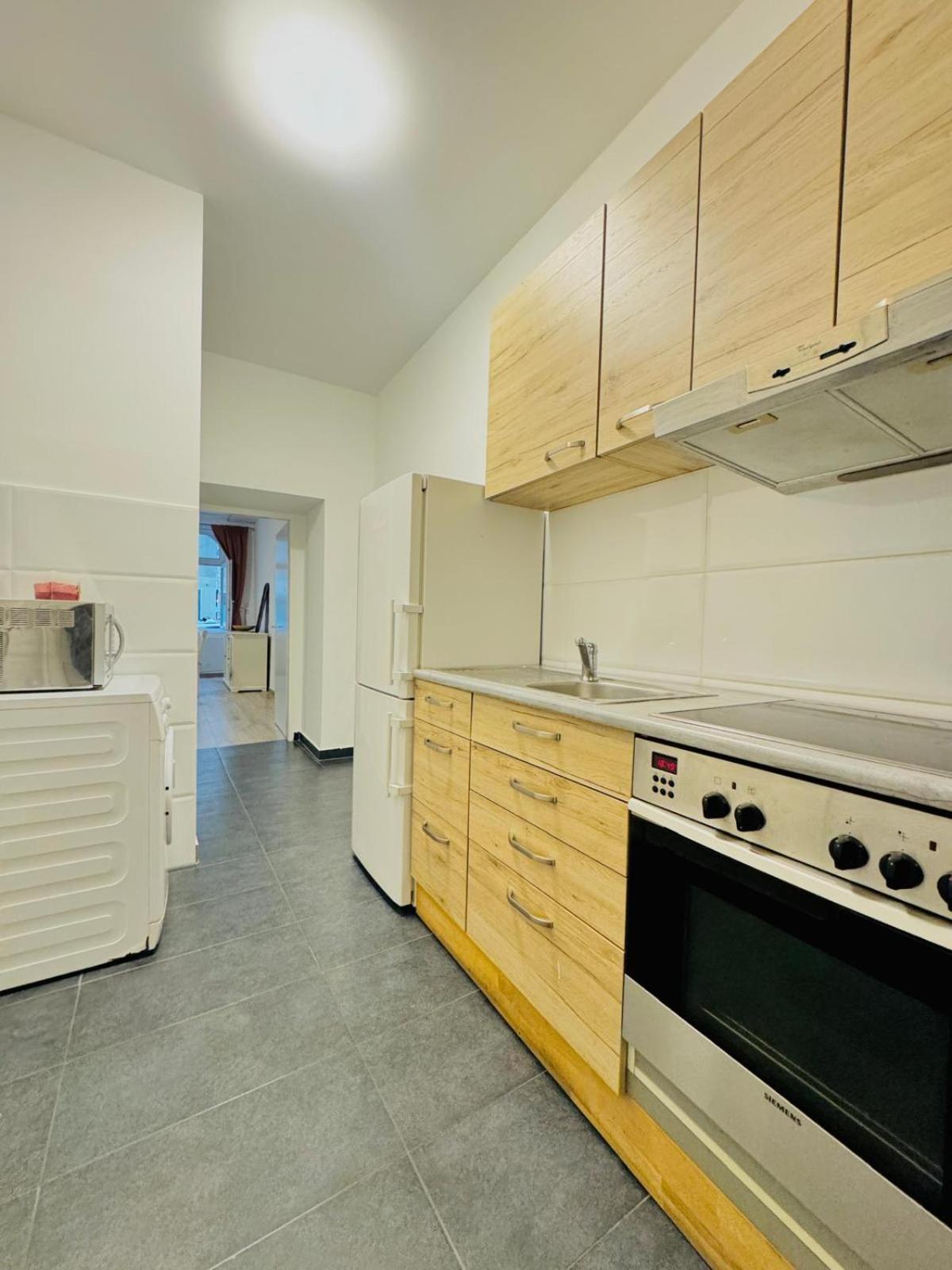 Amazing 2Br Apartment Near Praterstern Wien Exteriör bild