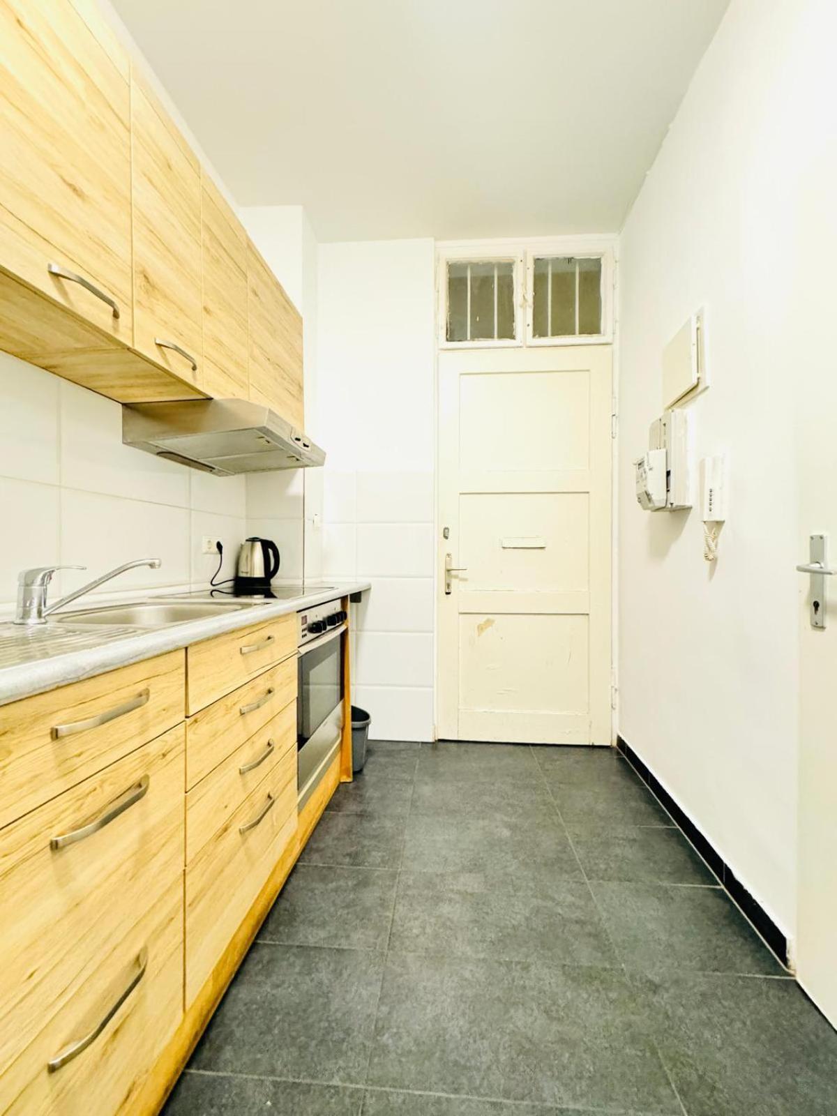 Amazing 2Br Apartment Near Praterstern Wien Exteriör bild